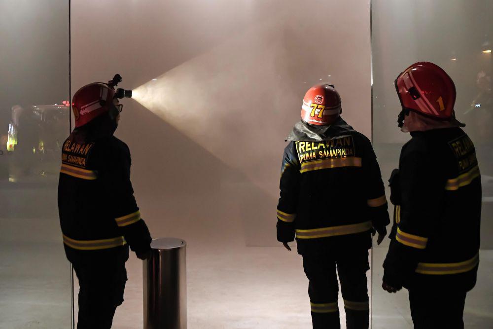 Kebakaran Big Mall Samarinda, 7 Korban Dievakuasi Kondisi Pingsan