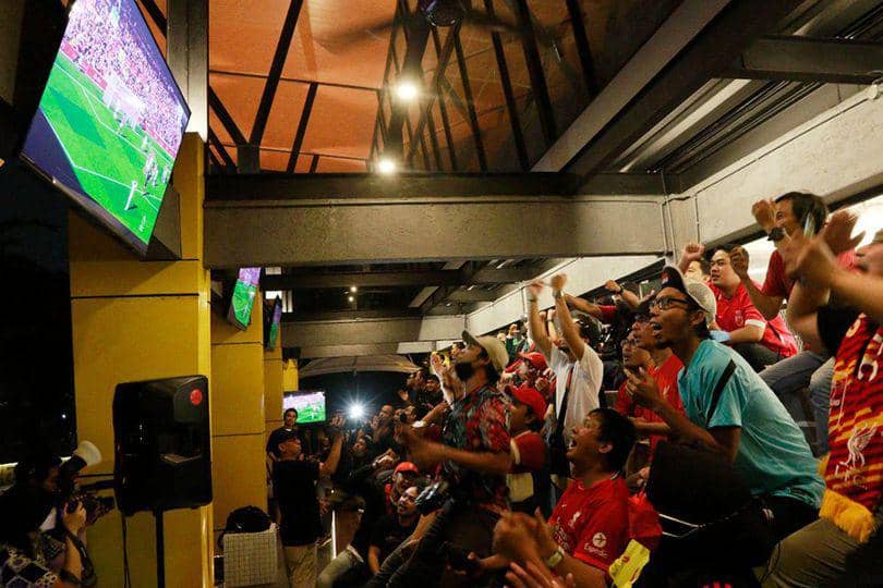 Keseruan nobar Liverpool vs Nottingham Forest persembahan Vidio (c) Bola.com/M iqbal Ichsan