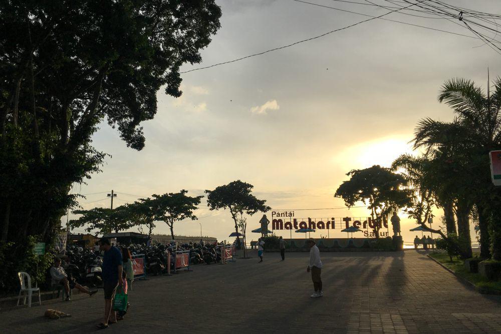 Biaya Masuk Pantai Matahari Terbit, Spot Sunrise Tengah Kota
