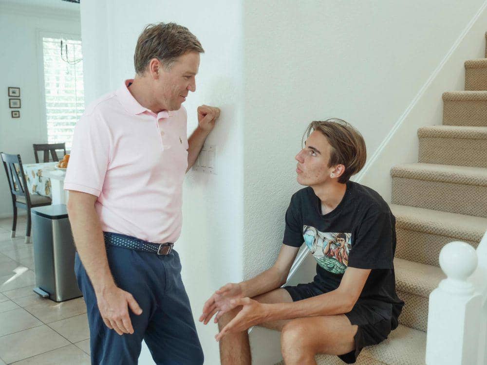 ilustrasi ayah dan anak mengobrol