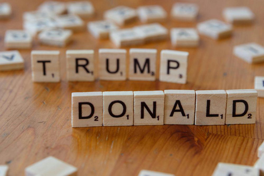 GAmbar Susunan Kata Donald Trump (https://www.pexels.com/id-id/foto/30918022/)