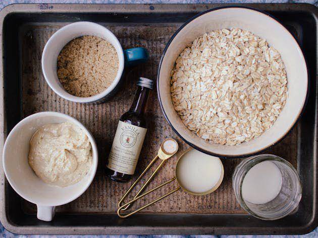 ilustrasi oatmeal untuk penderita asam lambung (pexels.com/monserratsoldu)