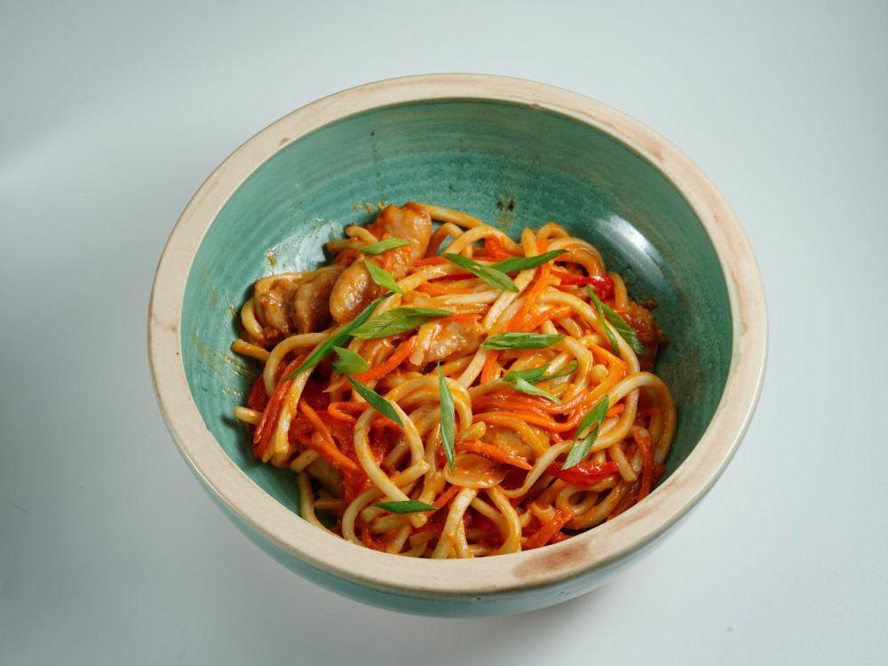 Resep Tumis Udon Ayam dan Kubis, Kreasi Udon yang Simpel Banget!