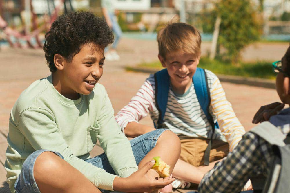 ilustrasi anak-anak bermain bersama (pexels.com/Norma Mortenson)