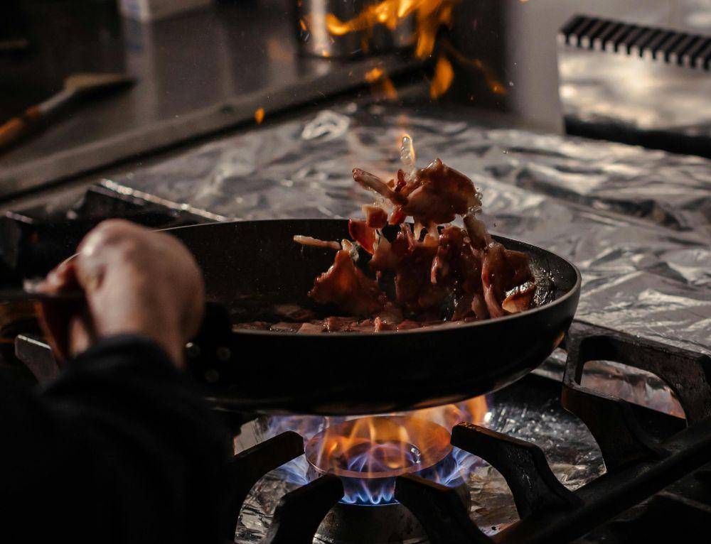 ilustrasi masak daging (pexels.com/KhoRadu Danielidir)