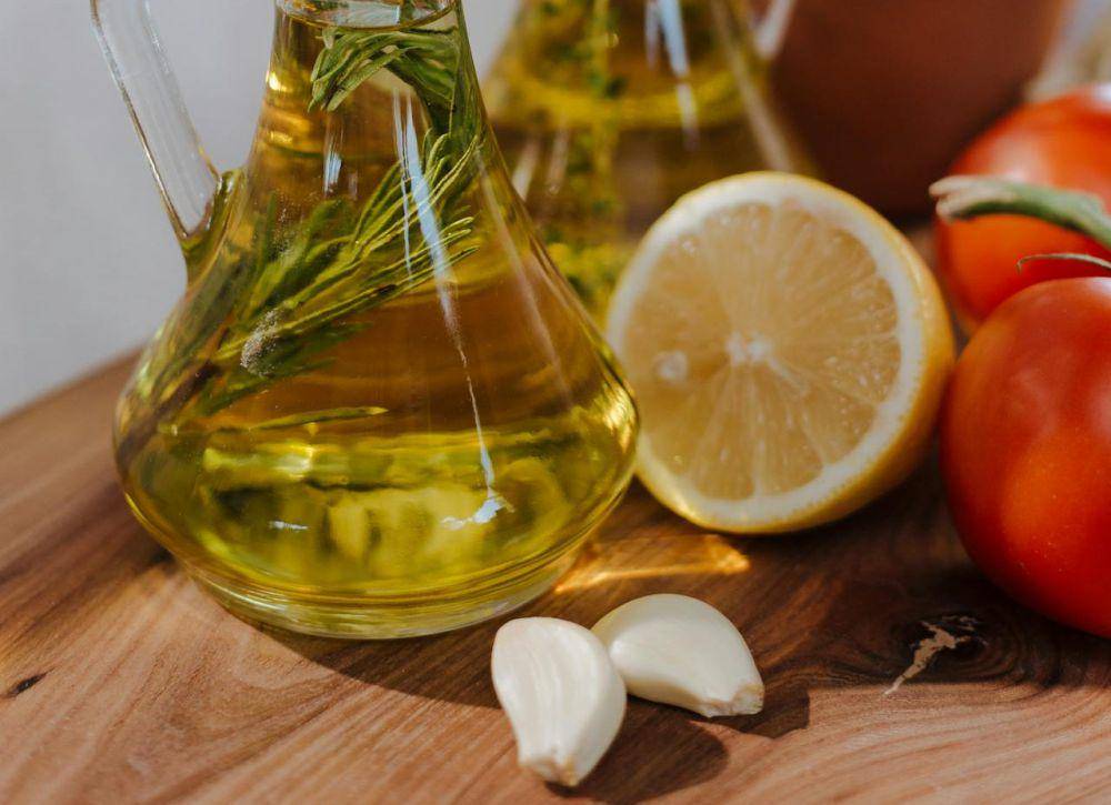 ilustrasi bahan untuk membuat yuzu garlic sauce (pexels.com/Ron Lach)