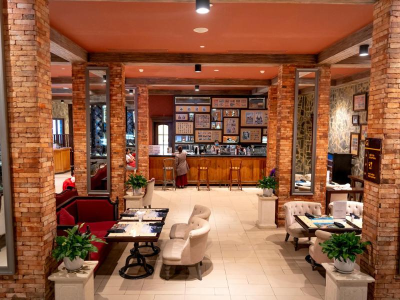 KOV Koffie Cafe: Destinasi Kopi 24 Jam yang Lagi Hits di Semarang