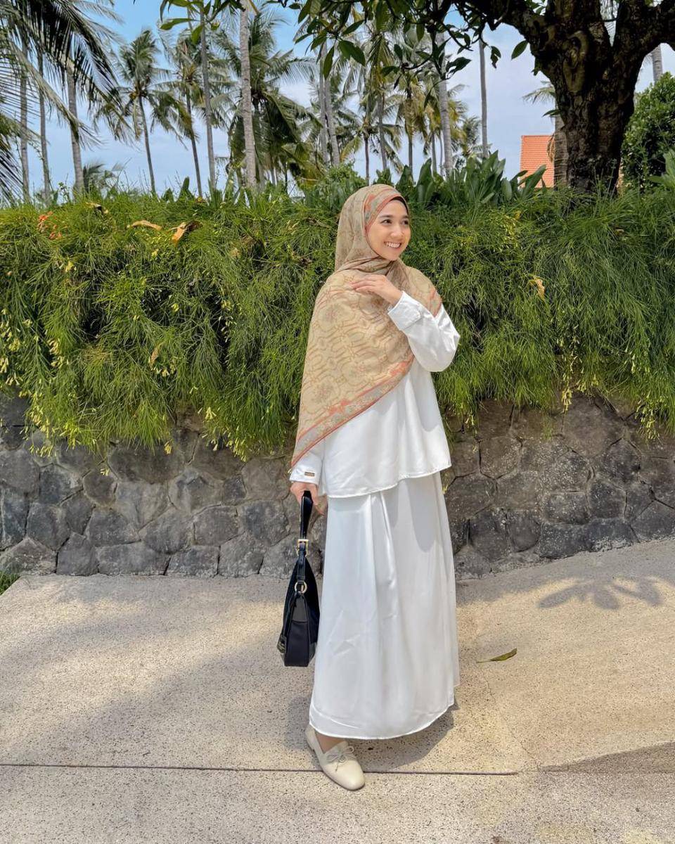 Inspirasi OOTD ala Richa Etika (instagram.com/richaeu)