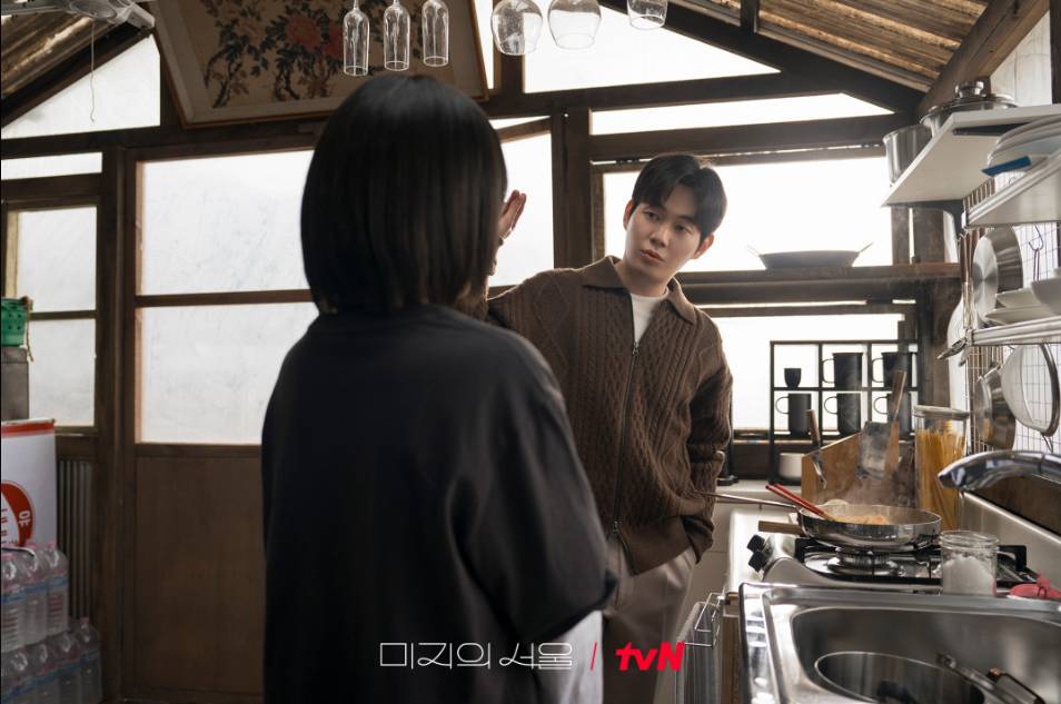 cuplikan Ryu Kyung Soo di drama Our Unwritten Seoul (dok. tvN/Our Unwritten Seoul)