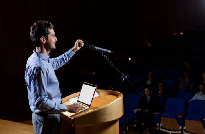 Seminar (freepik.com/wavebreakmedia_micro)