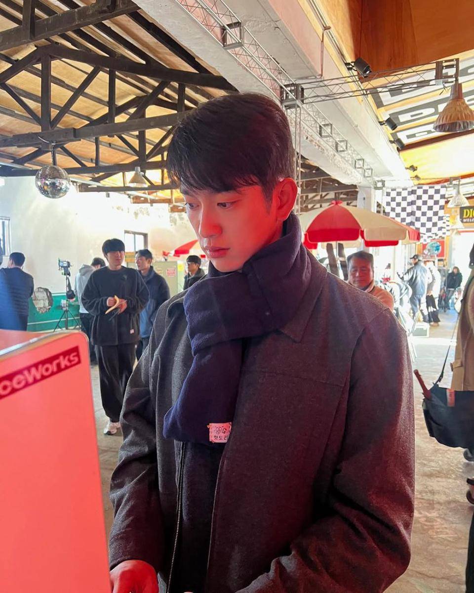 potret Jinyoung (instagram.com/jinyoung_0922jy)