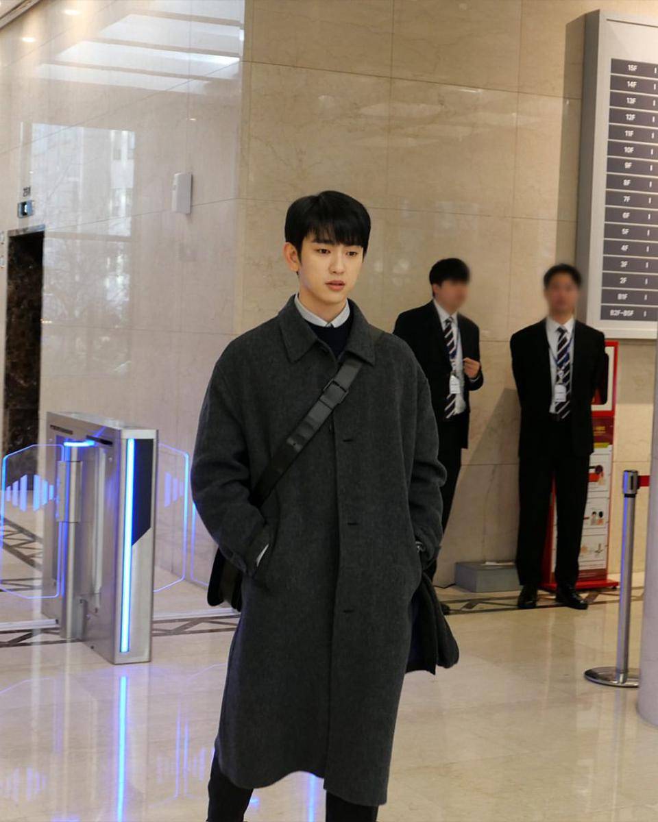 potret Jinyoung (instagram.com/jijyoung_0922jy)