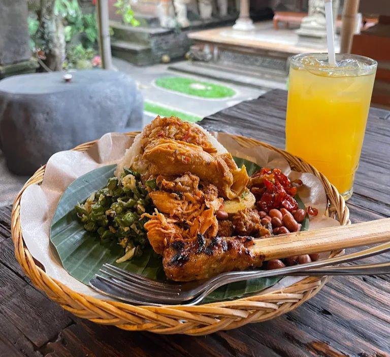 7 Restoran Masakan Bali Halal di Ubud, Sepaket dengan View Ciamik!