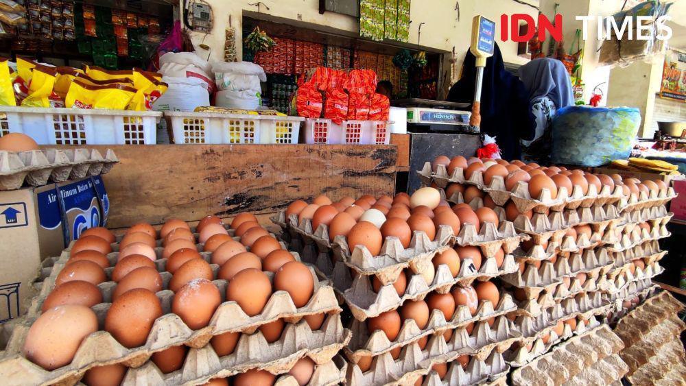 Pedagang telur di Pasar Al Mahirah, Kota Banda Aceh, Aceh. (IDN Times/Mhd Saifullah)