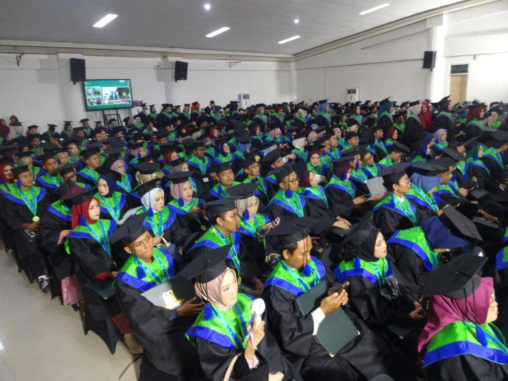 Wisudawan UIN Sayyid Ali Rahmatullah Tulungagung. IDN Times/ Bramanta Pamungkas
