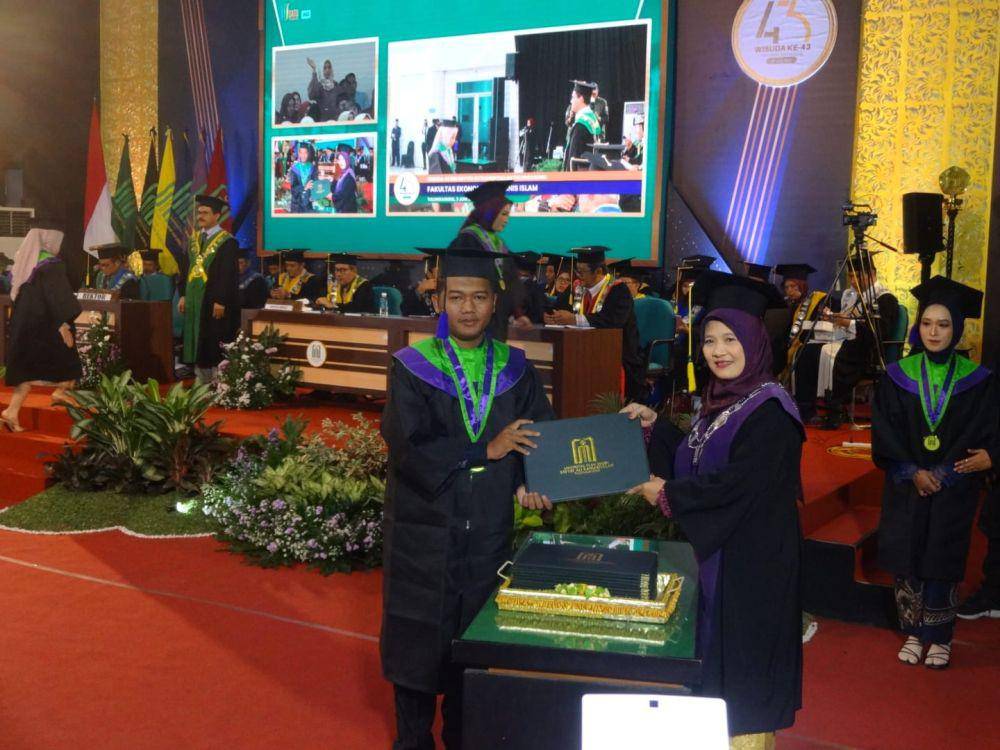 Prosesi wisuda UIN Sayyid Ali Rahmatullah Tulungagung. IDN Times/ Bramanta Pamungkas