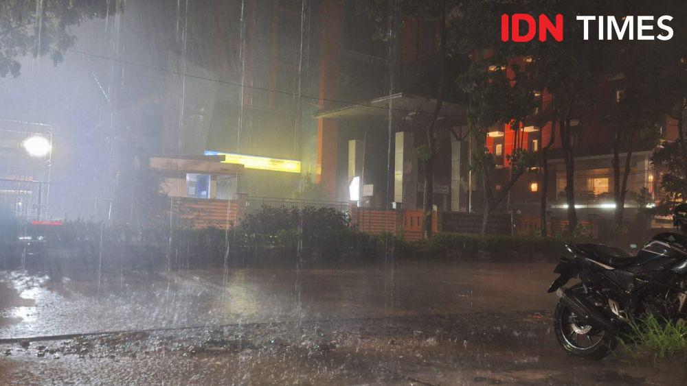 Hujan di Kota Makassar. IDN Times/Irwan Idris