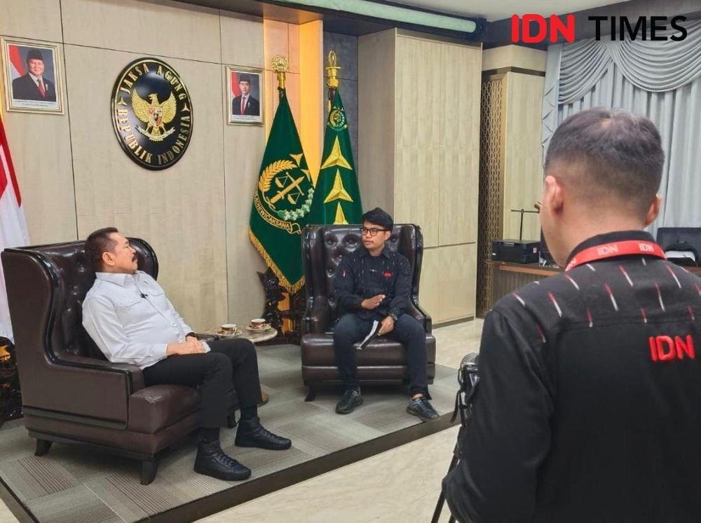 Jaksa Agung ST Burhanuddin saat diwawancarai IDN Times di Kejagung (IDN Times/Eko Ardianto)