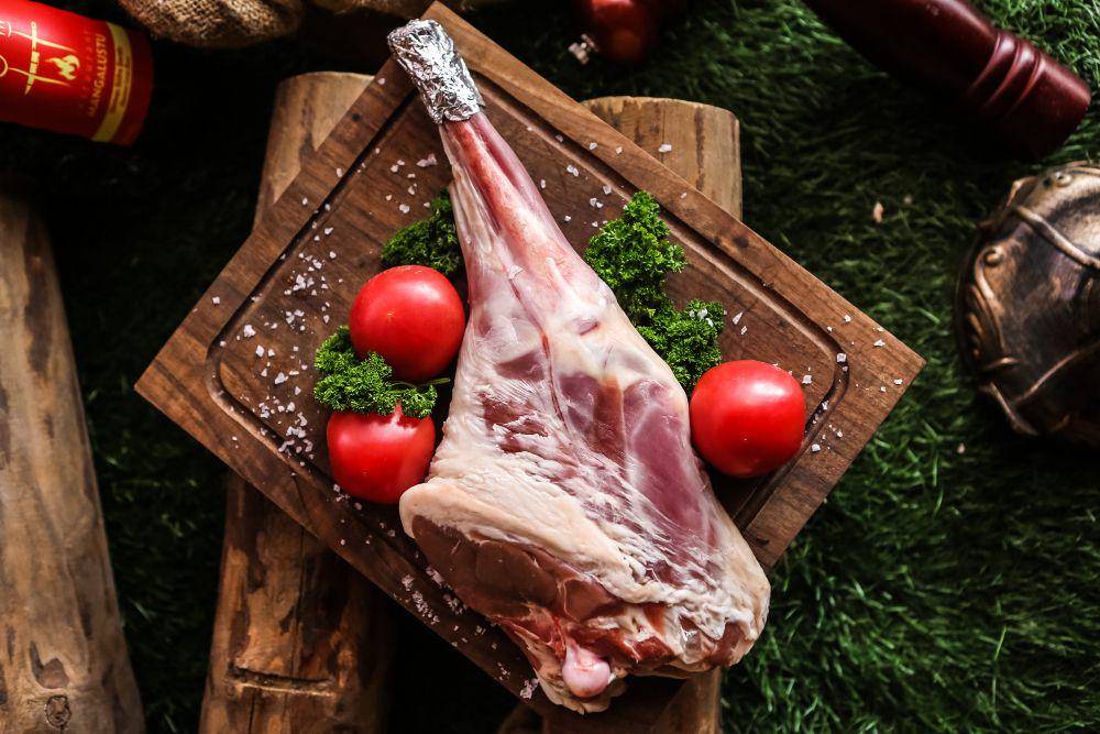 ilustrasi daging paha atas kambing (freepik.com/author/stockking)