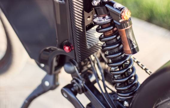 ilustrasi suspensi motor (freepik.com/arthur)