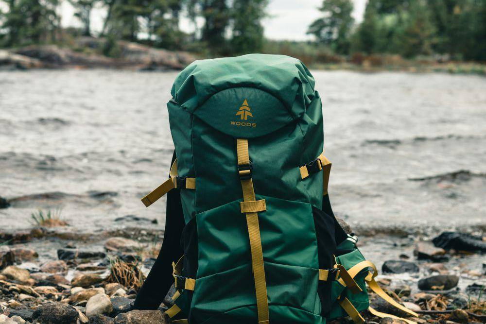 carrier atau tas gunung (unsplash.com/Ali Kazal)