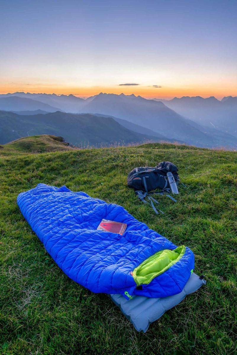 sleeping bag (unsplash.com/Felix M. Dorn)