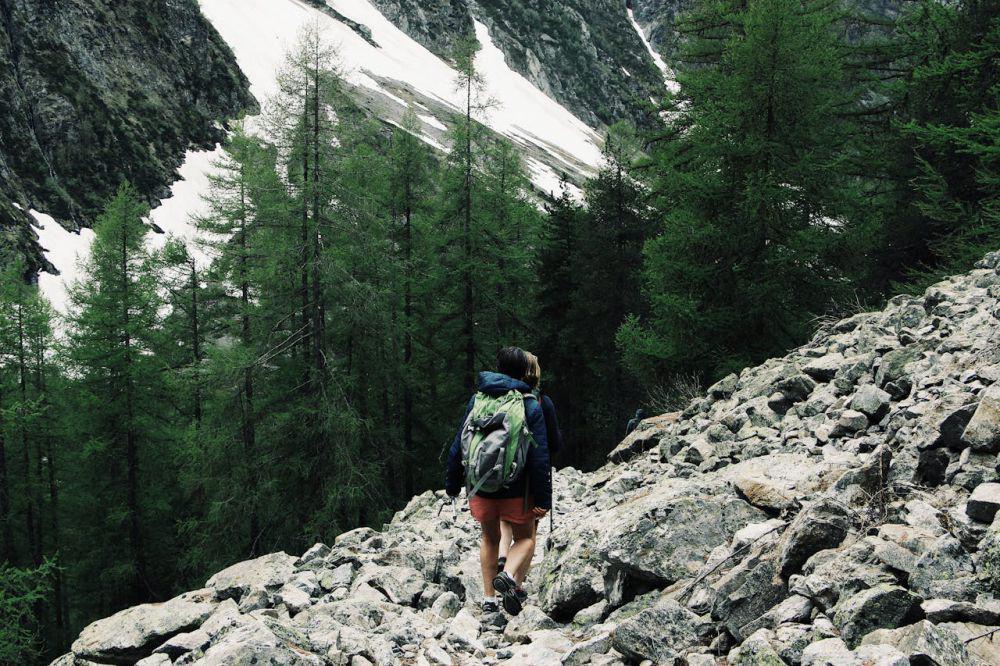 5 Dampak Hiking bagi Lingkungan dan Solusi Bijak untuk Para Pecinta Alam