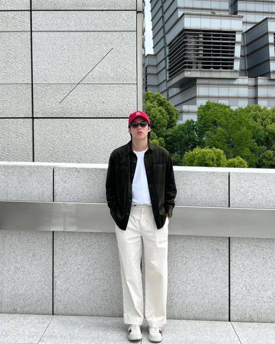 OOTD pakai topi baseball ala Peak Peemapol (instagram.com/peakpeemapol)