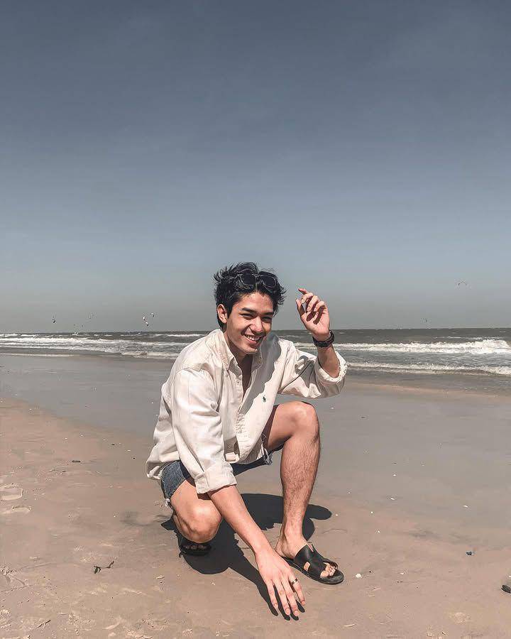outfit beach boy ala Net Siraphop (instagram.com/net_siraphop)