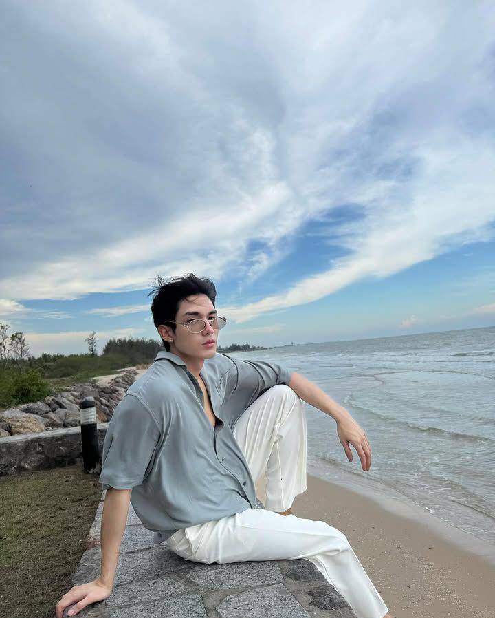 outfit beach boy ala Net Siraphop (Instagram.com/net_siraphop)