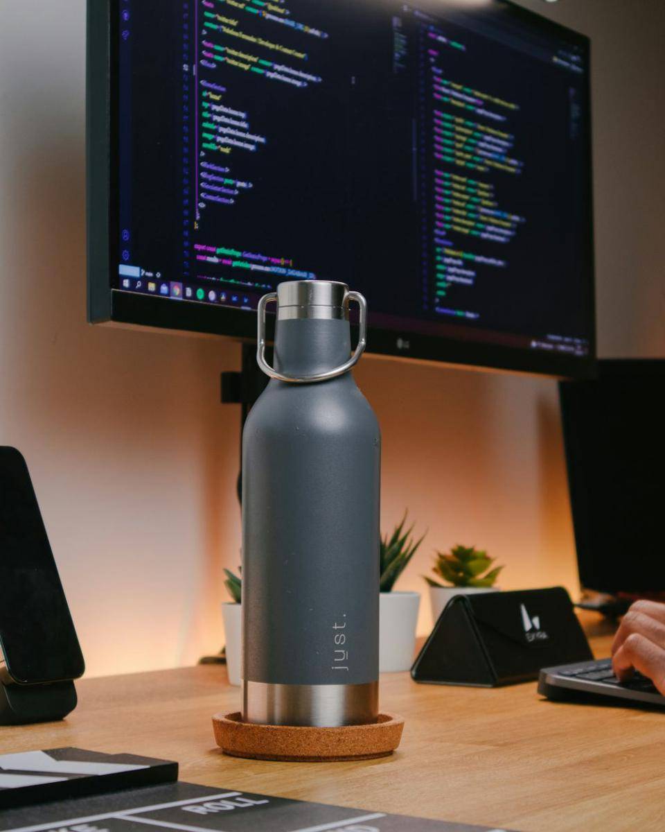 botol minum (unsplash.com/Nubelson Fernandes)