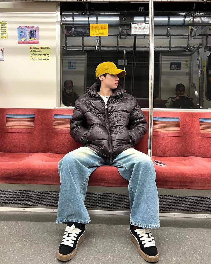 OOTD pakai topi baseball ala Peak Peemapol (instagram.com/peakpeemapol)