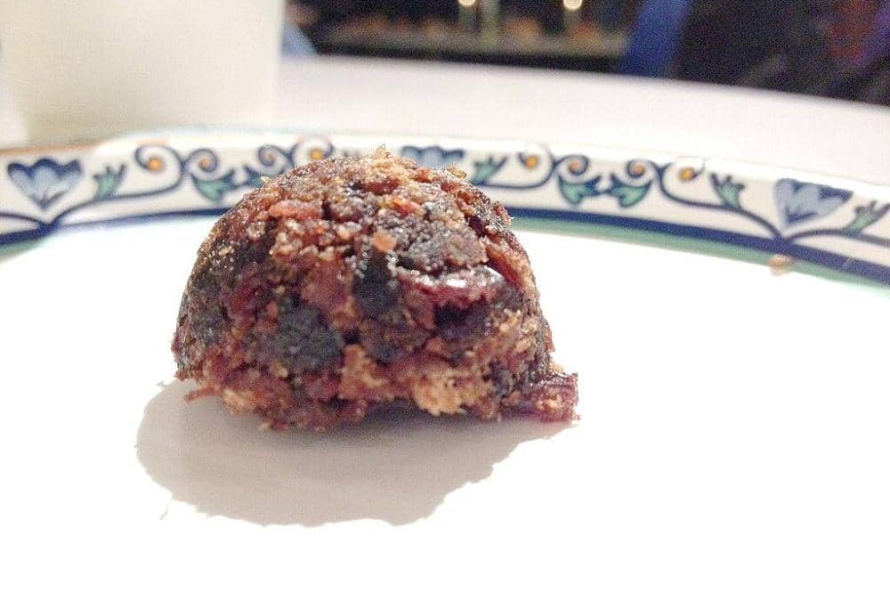 Potret pemmican ball (commons.wikimedia.org/Jen Arrr)