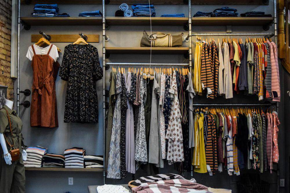 ilustrasi clothing (unsplash.com/Burgess Milner)