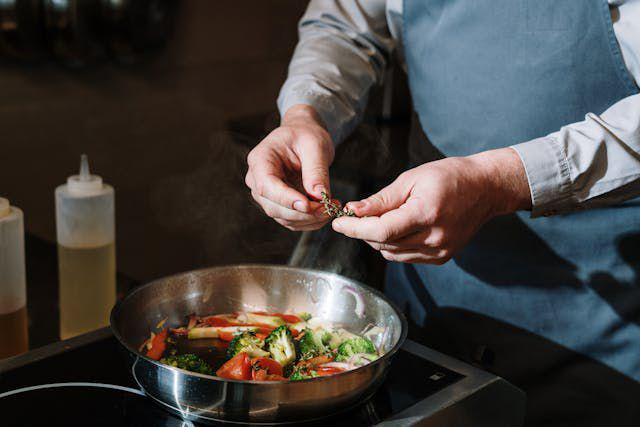 7 Tips Masak Tumisan Anti Lembek, Tetap Renyah dan Segar 