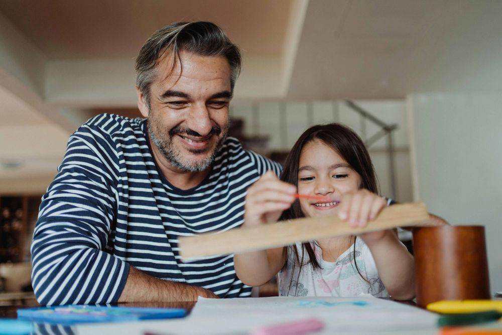 ilustrasi ayah dan anak perempuannya