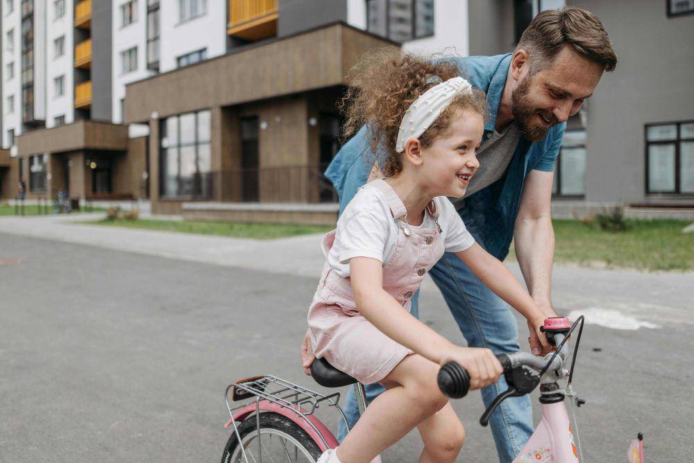 ilustrasi ayah dan anak perempuannya (pexels.com/Pavel Danilyuk)