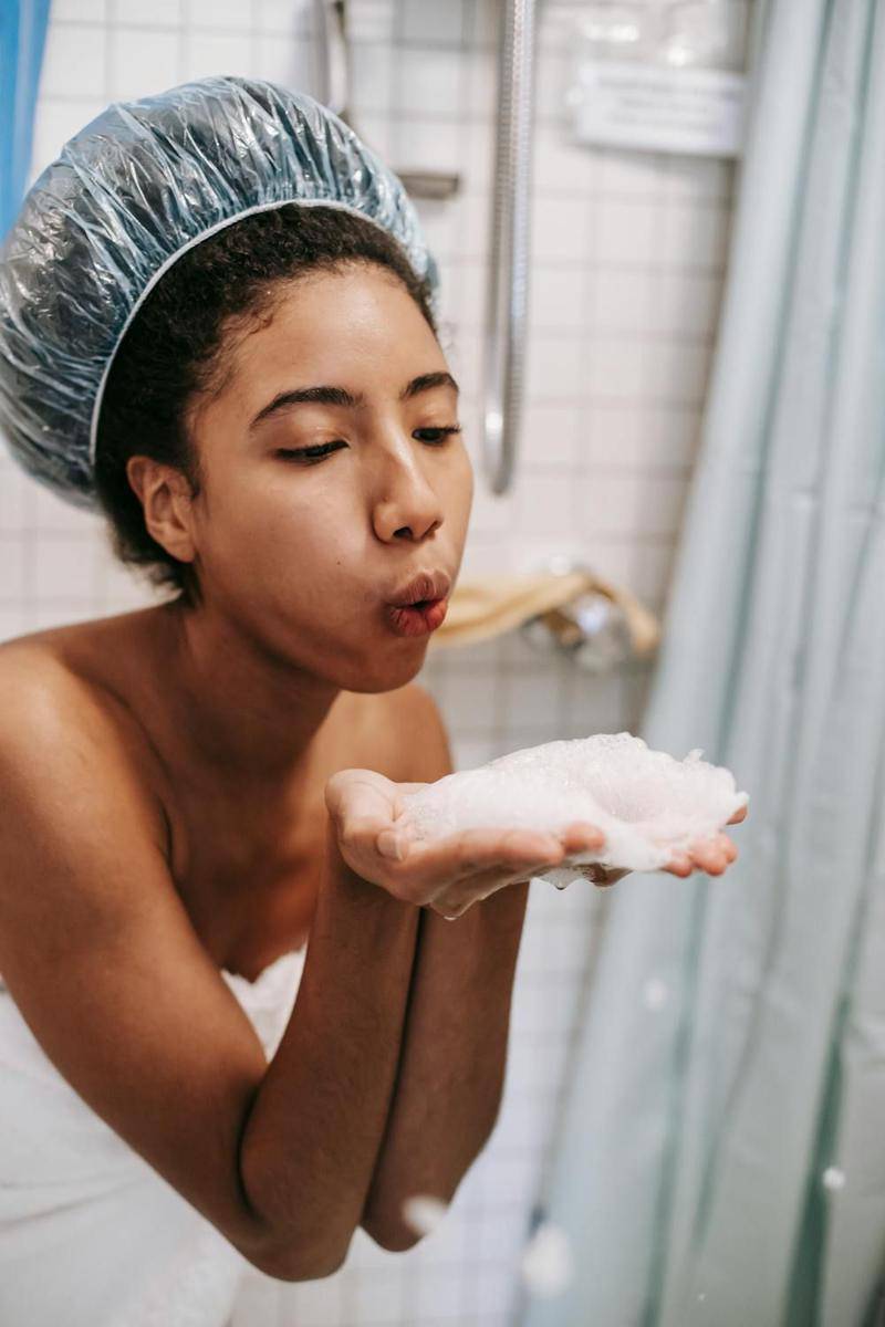 ilustrasi mandi pagi (pexels.com/sorashimazaki)