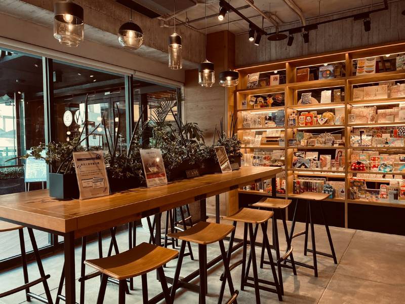 ilustrasi Cafe berkonsep Glass Block (pexels.com/Min Huang)