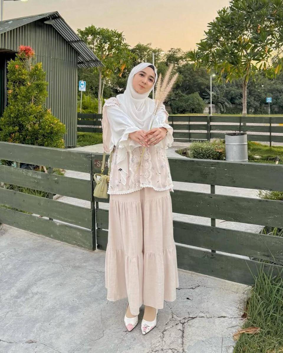 Inspirasi OOTD ala Richa Etika (instagram.com/richaeu)