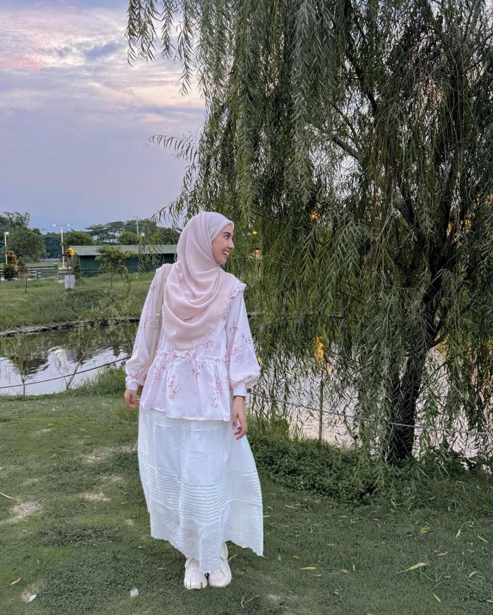 Inspirasi OOTD ala Richa Etika (instagram.com/richaeu)