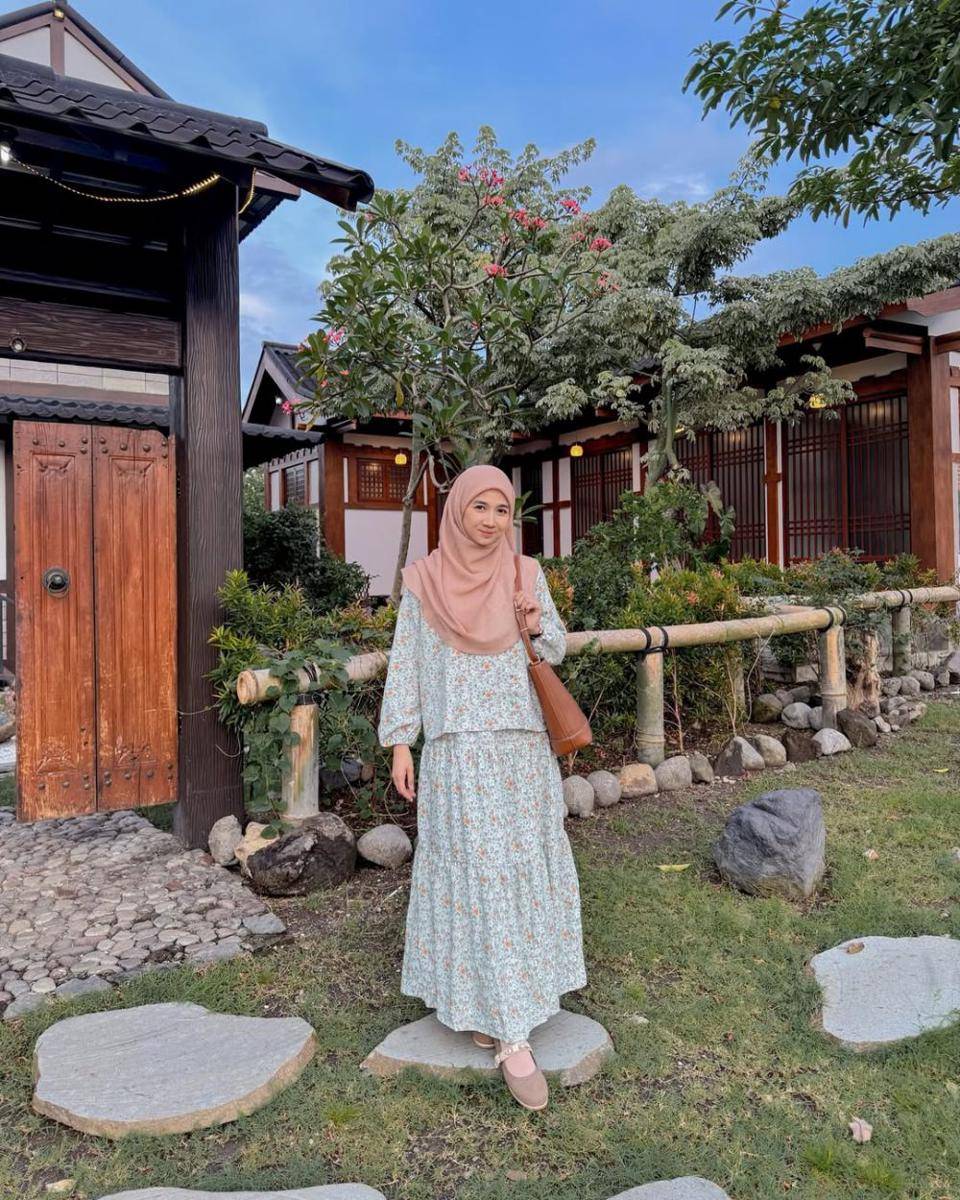 Inspirasi OOTD ala Richa Etika (instagram.com/richaeu)