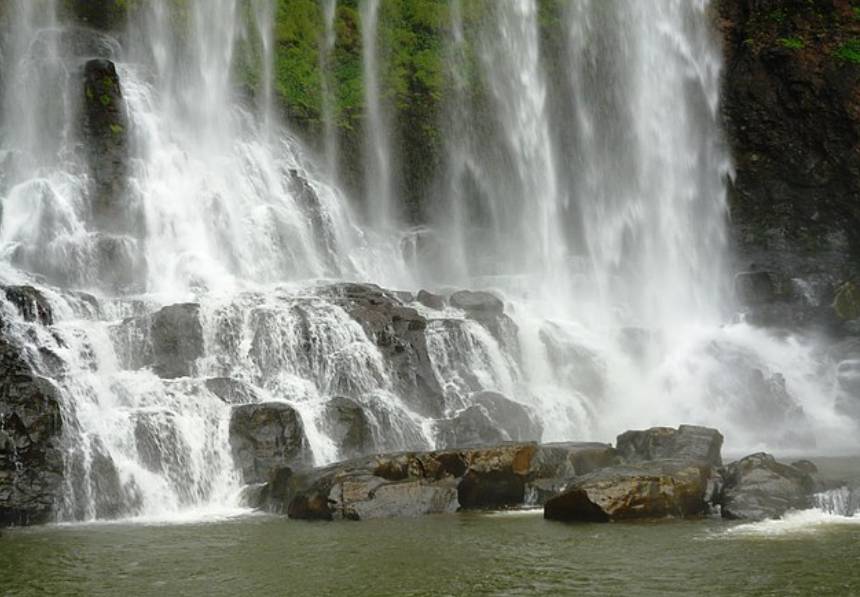 potret air terjun Kota Dalat (commons.wikimedia.org/Phương Huy)
