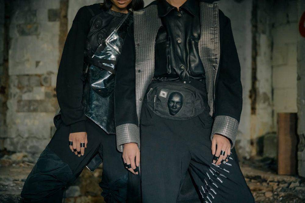ilustrasi waist bag (pexels.com/cottonbro studio)