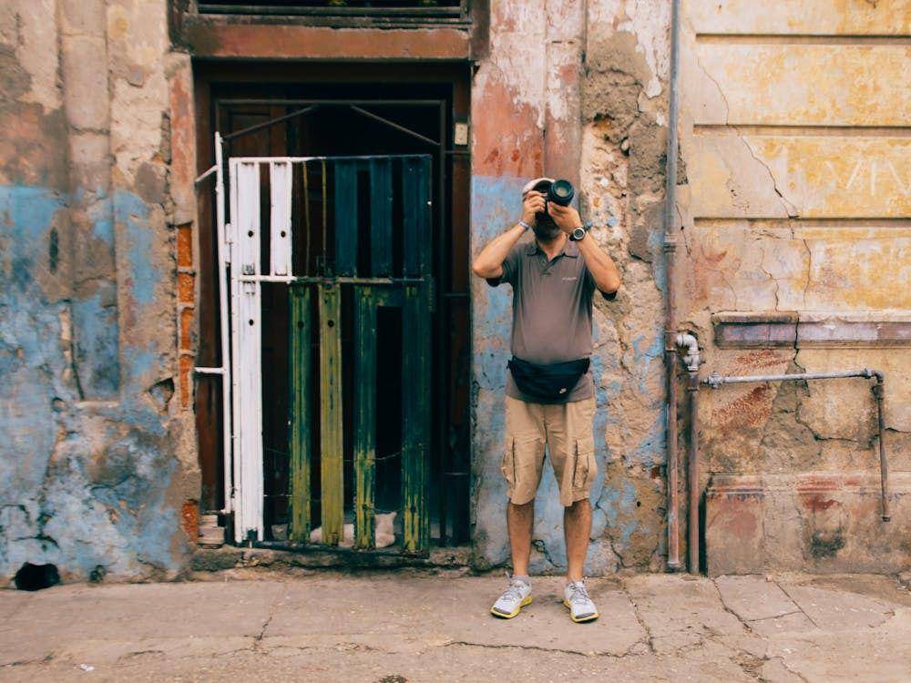 ilustrasi waist bag (pexels.com/Mehmet Turgut Kirkgoz)