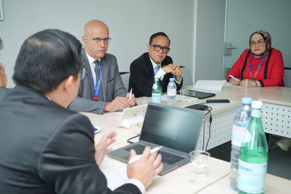 Wakil Menteri Ketenagakerjaan (Wamenaker), Immanuel Ebenezer menggelar pertemuan dengan Sekretaris Jenderal International Social Security Association (ISSA), Marcelo Abi-Ramia Caetano (dok.Biro Humas Kemnaker)