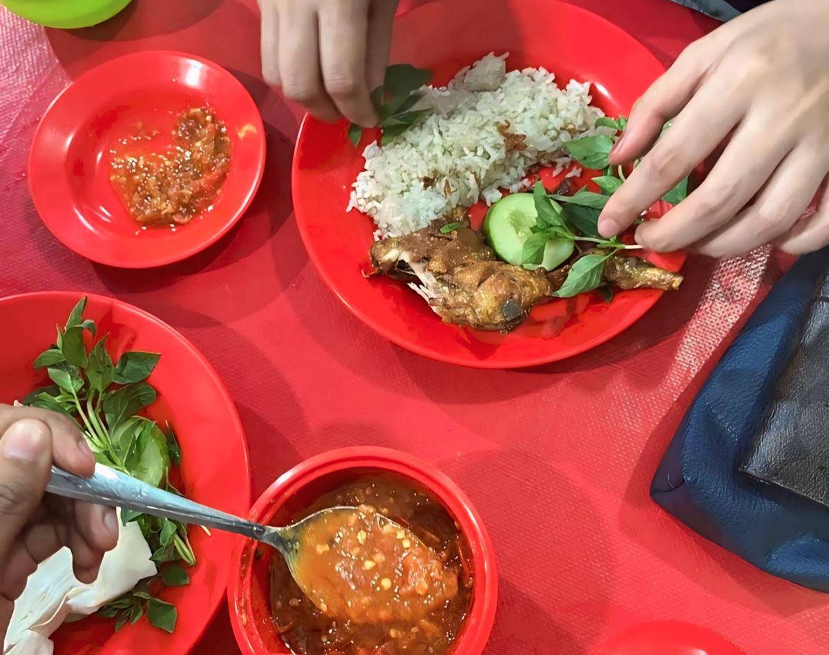 Nasi Uduk Pak John (google.com/maps/Nanien)