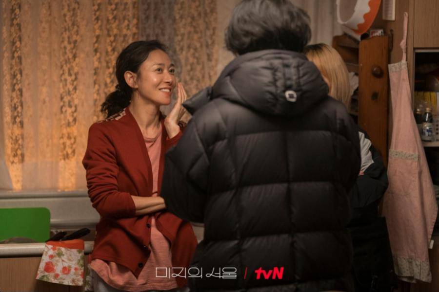 Kim Ok Hui (Jang Young Nam) di drakor Our Unwritten Seoul (dok. tvN Drama/Our Unwritten Seoul)