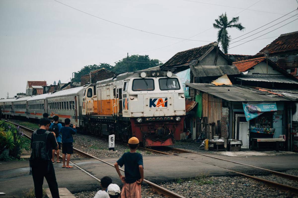 ilustrasi kereta api (unsplash.com/Salman Rameli)