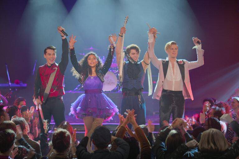 adegan dalam serial Julie and the Phantoms. (dok. Netflix/Julie and the Phantoms)